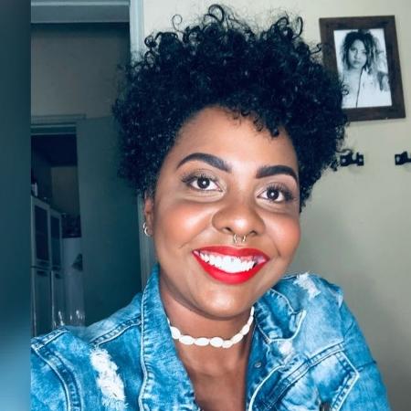 A auxiliar de produção Aline Souza, de 27 anos, mantém o perfil @aesclerosadarara no Instagram, onde compartilha dicas e fala de sua rotina com a doença - Arquivo pessoal - Arquivo pessoal