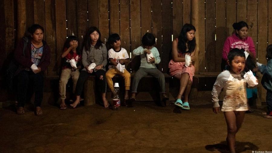 Crianças aprendem idioma e cultura guarani no Centro de Educação e Cultura Indígena