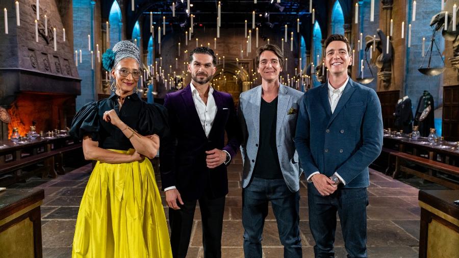 Os juízes Carla Hall e Jozef Youssef com os apresentadores James e Oliver Phelps no Salão Principal de 'Harry Potter'