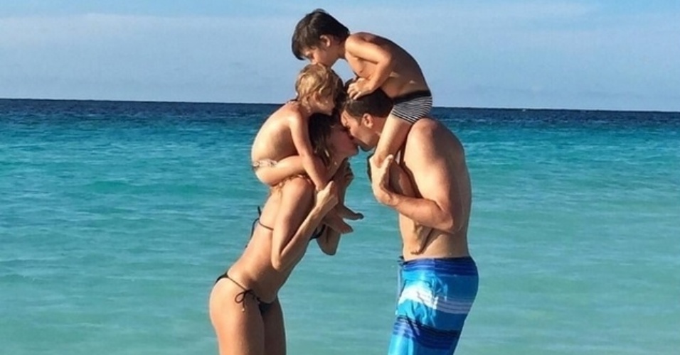 3.ago.2015 - Gisele Bündchen usa o seu Instagram para parabenizar o marido, Tom Brady, que completa 38 anos nesta segunda-feira