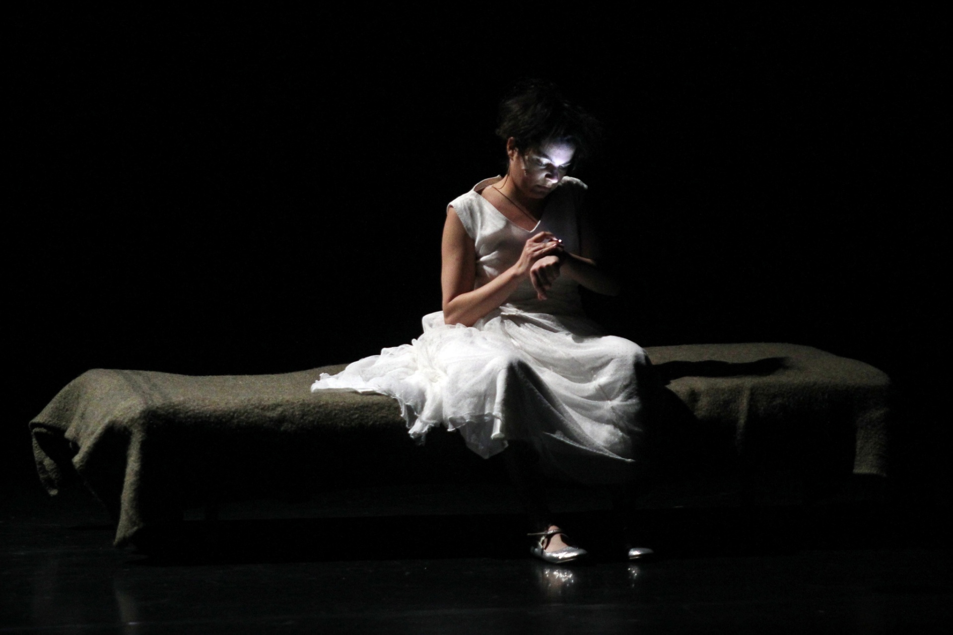 4.mar.2016 - "Cinderela" na abertura da 3ª Mostra Internacional de Teatro de São Paulo no Auditório Ibirapuera - Sergio Castro