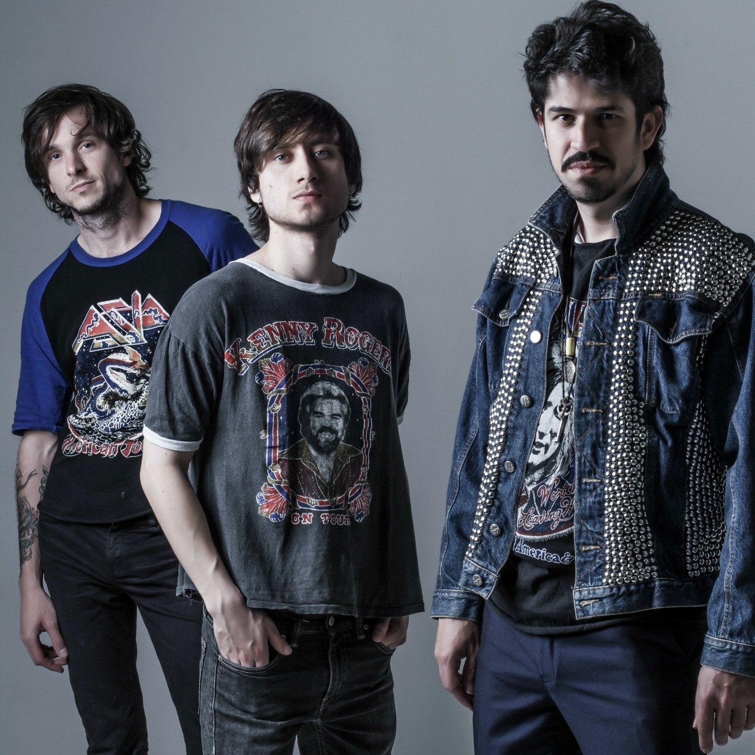 A banda Vespas Mandarinas, atualmente composta por André Dea (bateria), Thadeu Meneghini (guitarra e voz) e Chuck Hipolitho (guitarra e voz) - Rui Mendes