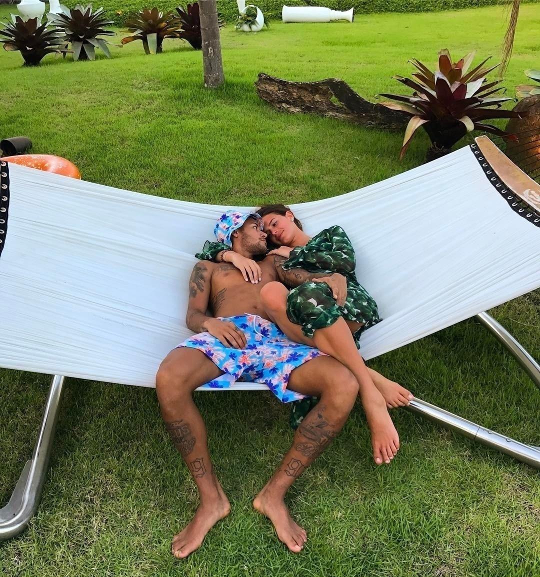 Neymar posta foto romântica com Bruna Marquezine no Valentine's Day: "Happy Valentine's Day", escreveu o craque - Reprodução/Instagram