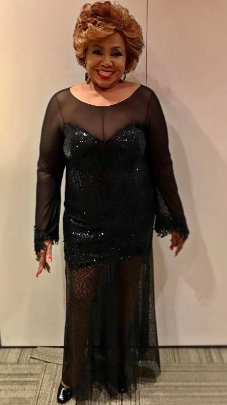 Alcione escolheu um vestido transparente para participar do quadro Ding Dong do "Domingão do Faustão" - Reprodução/Instagram/alcioneamarrom