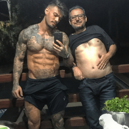 Lucas Lucco mostra barriga sarada ao lado do pai - Reprodução/Instagram/lucaslucco