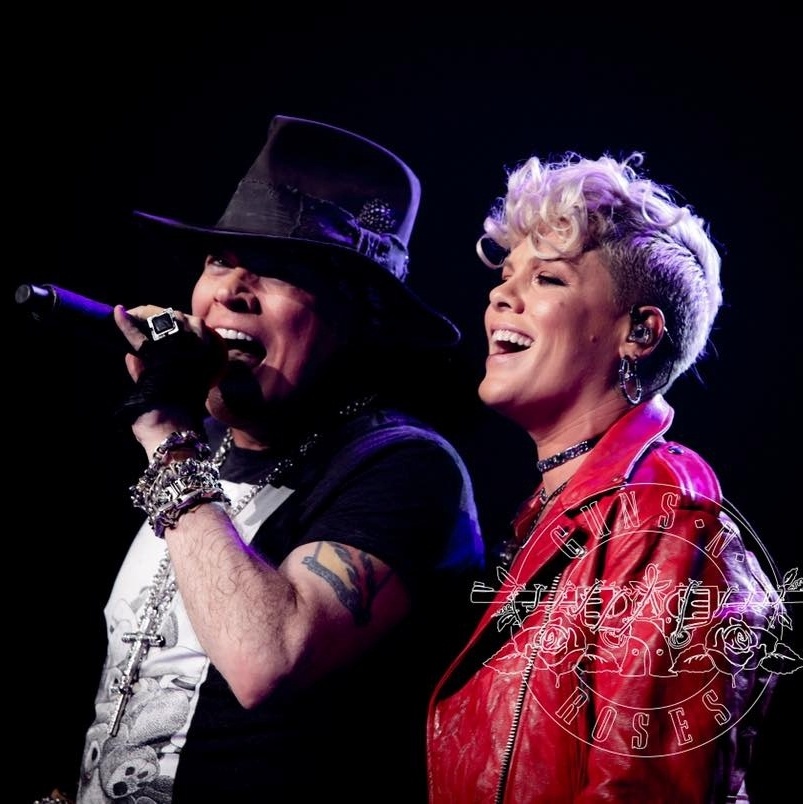 Parceria inusitada? Pink sobe no palco com Guns N' Roses e canta