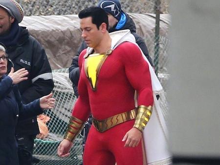 Zachary Levi é flagrado com uniforme de Shazam - Reprodução/Twitter