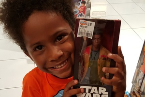 Matias e o boneco do Star Wars - Arquivo Pessoal - Arquivo Pessoal