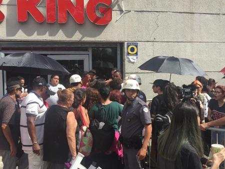 Polícia age durante a venda de ingressos para o show do grupo BTS - Renata Nogueira/UOL
