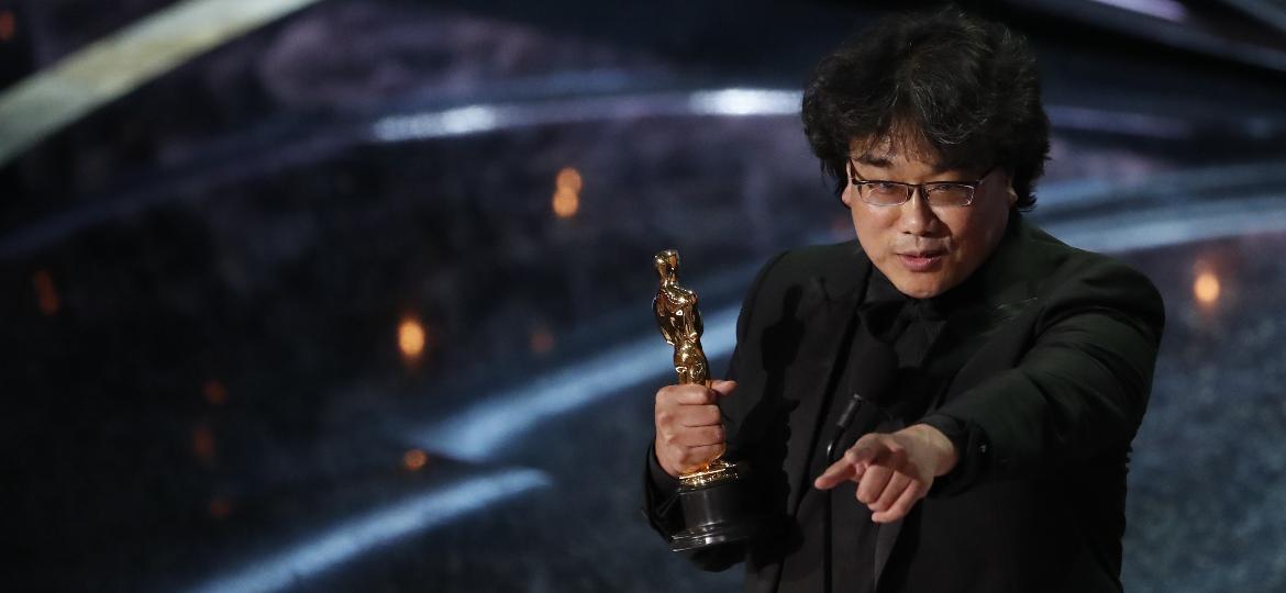 Diretor Bong Joon Ho recebe o Oscar de melhor filme internacional por "Parasita" - REUTERS/Mario Anzuoni