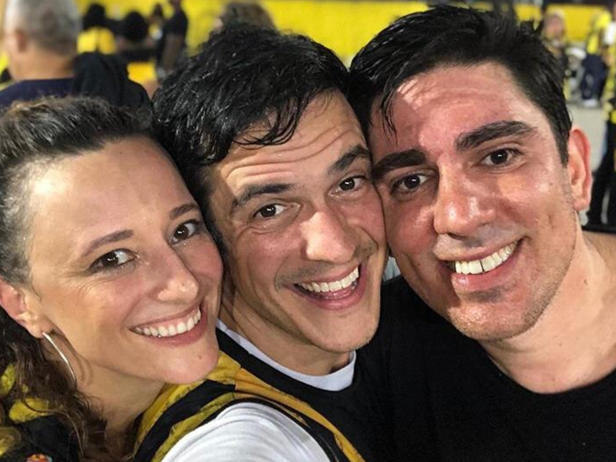 Marcelo Adnet leva Mateus Solano e a mulher para desfilar na São Clemente -  12/02/2020 - UOL Carnaval 2020