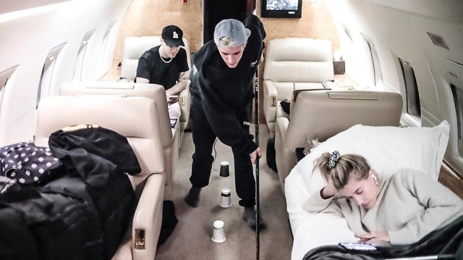 Justin Bieber em voo particular com a mulher, Hailey - Reprodução/Instagram