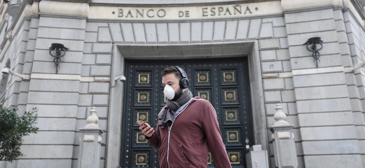 14.03.2020 - Apenas quando o número de infectados e mortos tornou-se assustador, "caiu a ficha" dos moradores de Barcelona - Nacho Doce/Reuters