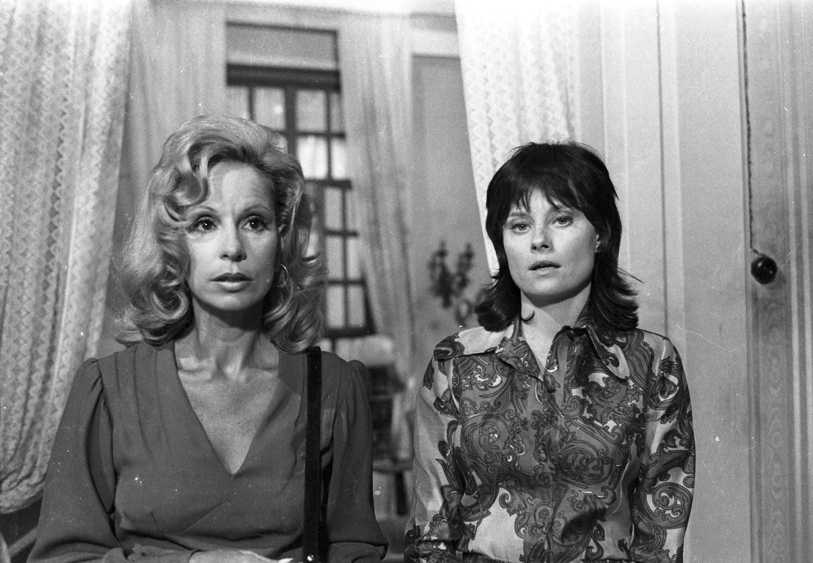 Daisy Lúcidi com Irene Stefânia em "Supermanoela" (1974) - Acervo/Globo