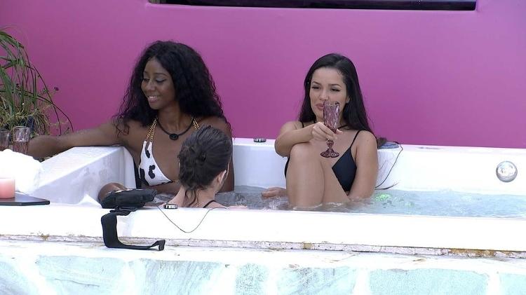 BBB 21: Juliette conversa com Camilla e Fiuk na hidromassagem - Reprodução/Globoplay - Reprodução/Globoplay