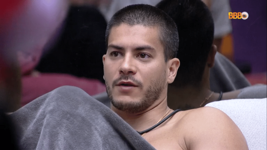 BBB 22: Arthur enviou torpedo para Tiago dizendo que não iria desistir do brother - Reprodução/Globoplay