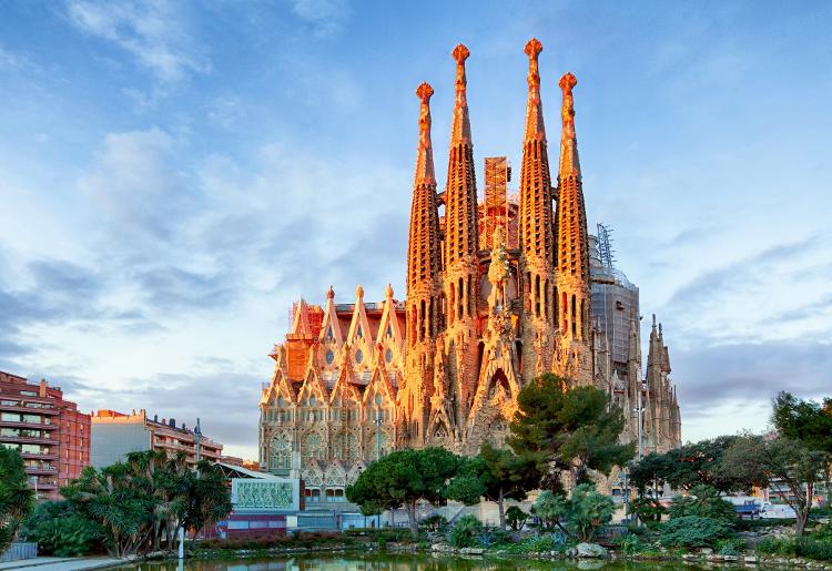 A Sagrada Família, Barcelona, na Espanha: a arquitetura única da cidade encanta os viajantes