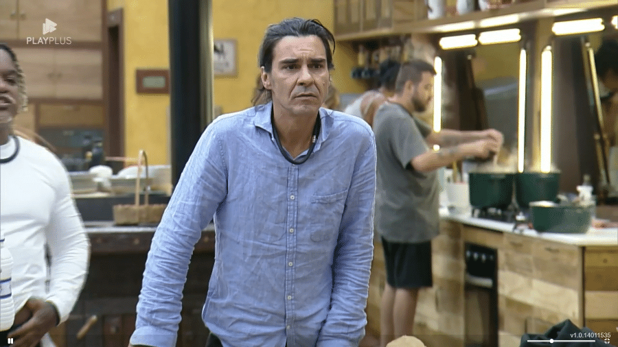 A Fazenda 2023: André lê anúncio para selecionar convidados para Rancho - Reprodução/Playplus