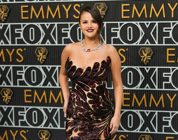 Selena Gomez, de 'Only Murders in the Building', chega ao 75º Emmy Awards