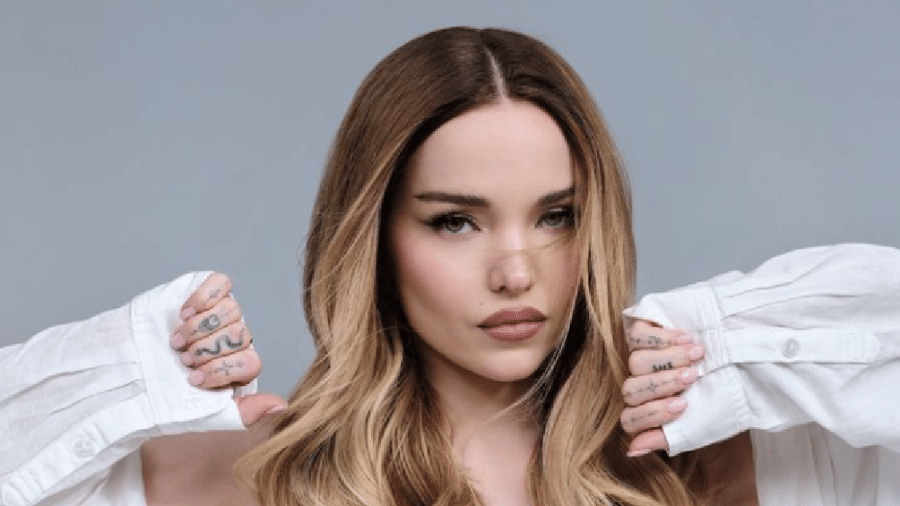 Dove Cameron divulgou registros de sua passagem pela capital francesa - Reprodução/Instagram