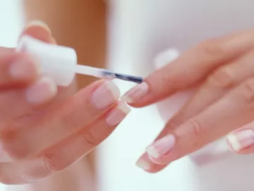 Fortalecer e hidratar: dermatologistas ensinam como cuidar das unhas