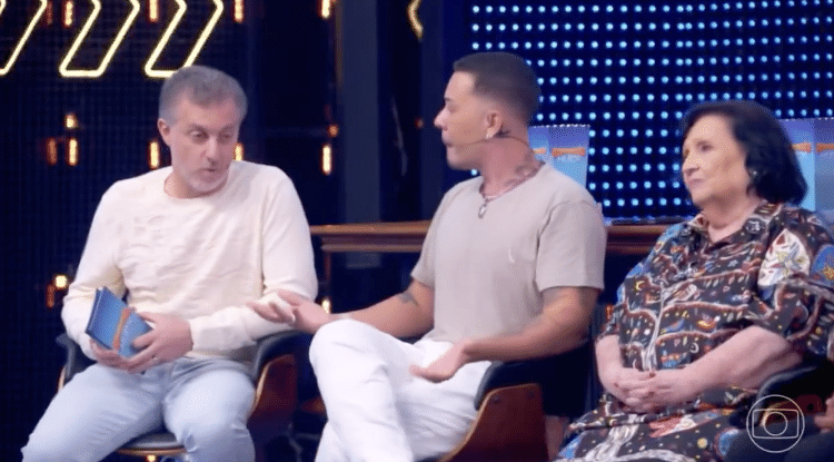 Luciano Huck fala com Carlinhos Maia sobre responsabilidade nas redes sociais