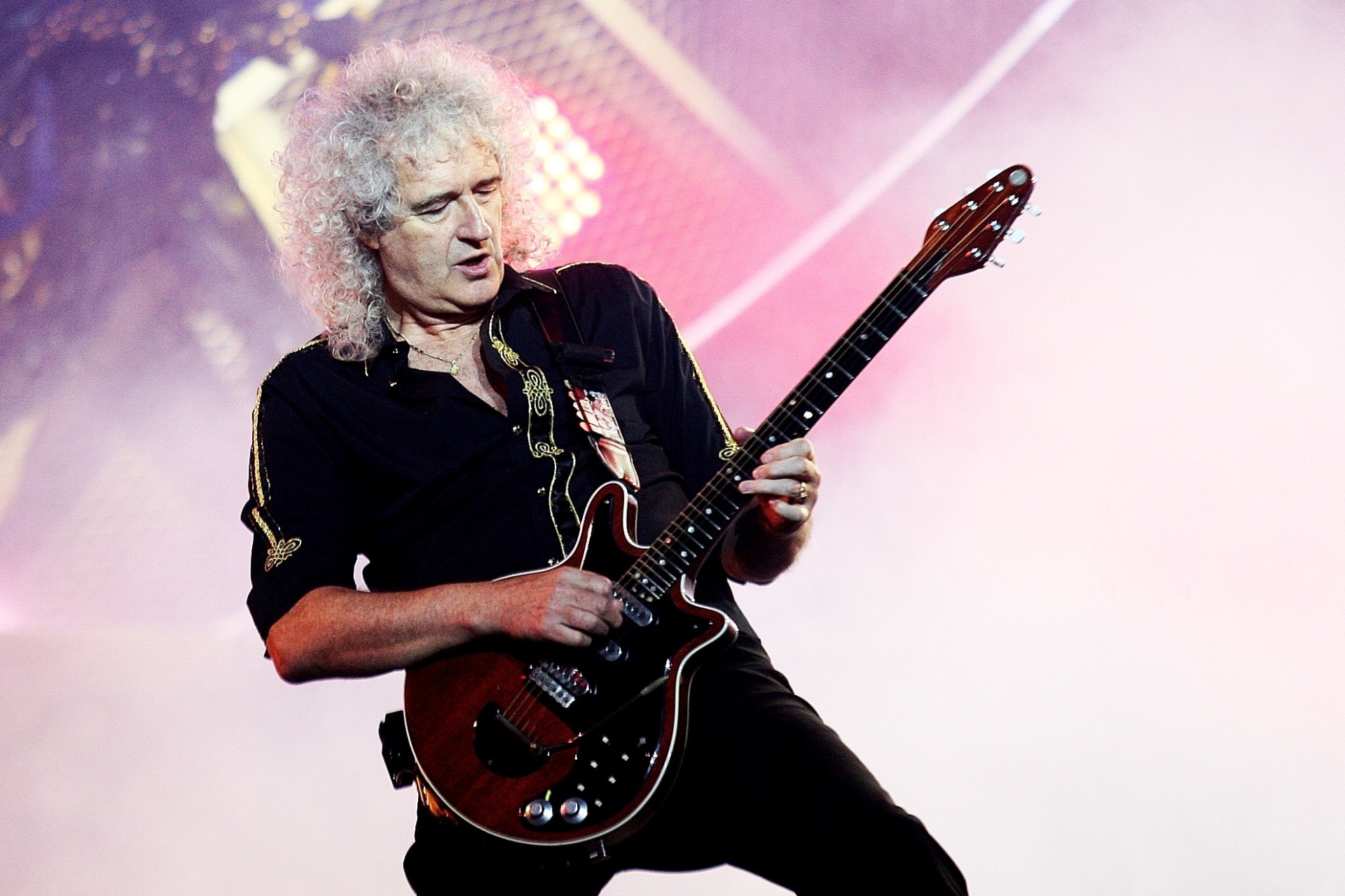 16.set.2015 - Com o vocalista Adam Lambert, o Queen se apresenta em São Paulo, no Ginásio do Ibirapuera. Apresentação faz parte da turnê "Don't Stop Them Now - QUEEN + Adam Lambert: Supersonic Men" - Reinaldo Canato /UOL