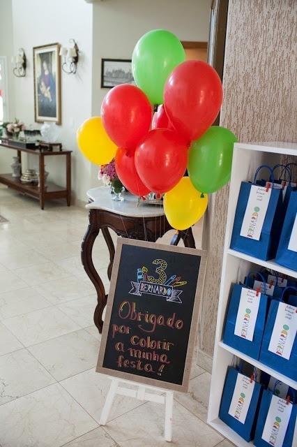 Na festa com o tema artes doces, decorada por Kelly Pinheiro, da Bella Fiore (www.globbellafiore.com), a lousa foi usada como parte da decoração para saudar os convidados que chegavam na festa, com uma mensagem de boas-vindas - Quitandoca - Glau Macedo/Divulgação