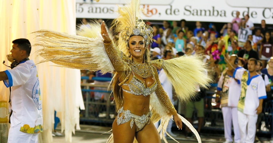 8.fev.2016 - Nicole Bahls é um dos destaques de chão da escola de samba Vila Isabel