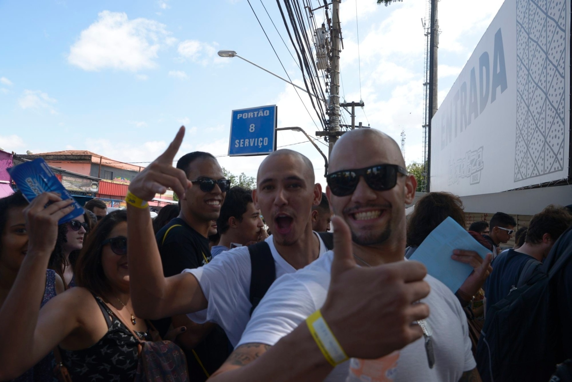 12.mar.2016 - Portões do autódromo de Interlagos, em São Paulo, abrem às 11h06 para o primeiro dia de Lollapalooza Brasil 2016 - Rafael Roncato/UOL