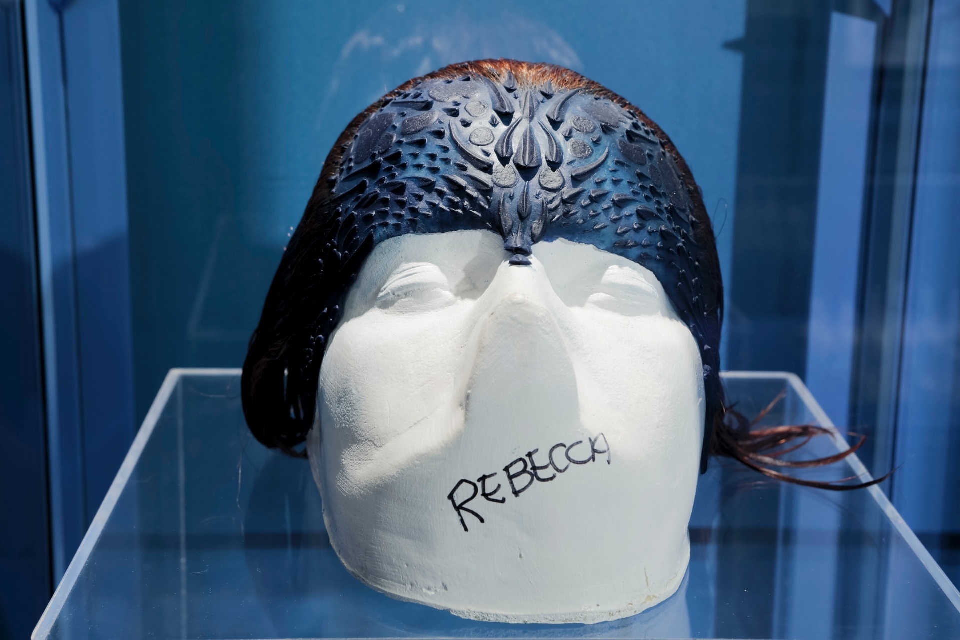 Prótese de testa e cabelos da Mística (Rebecca Romijn) em "X-Men 2" (2003) - Letícia Godoy