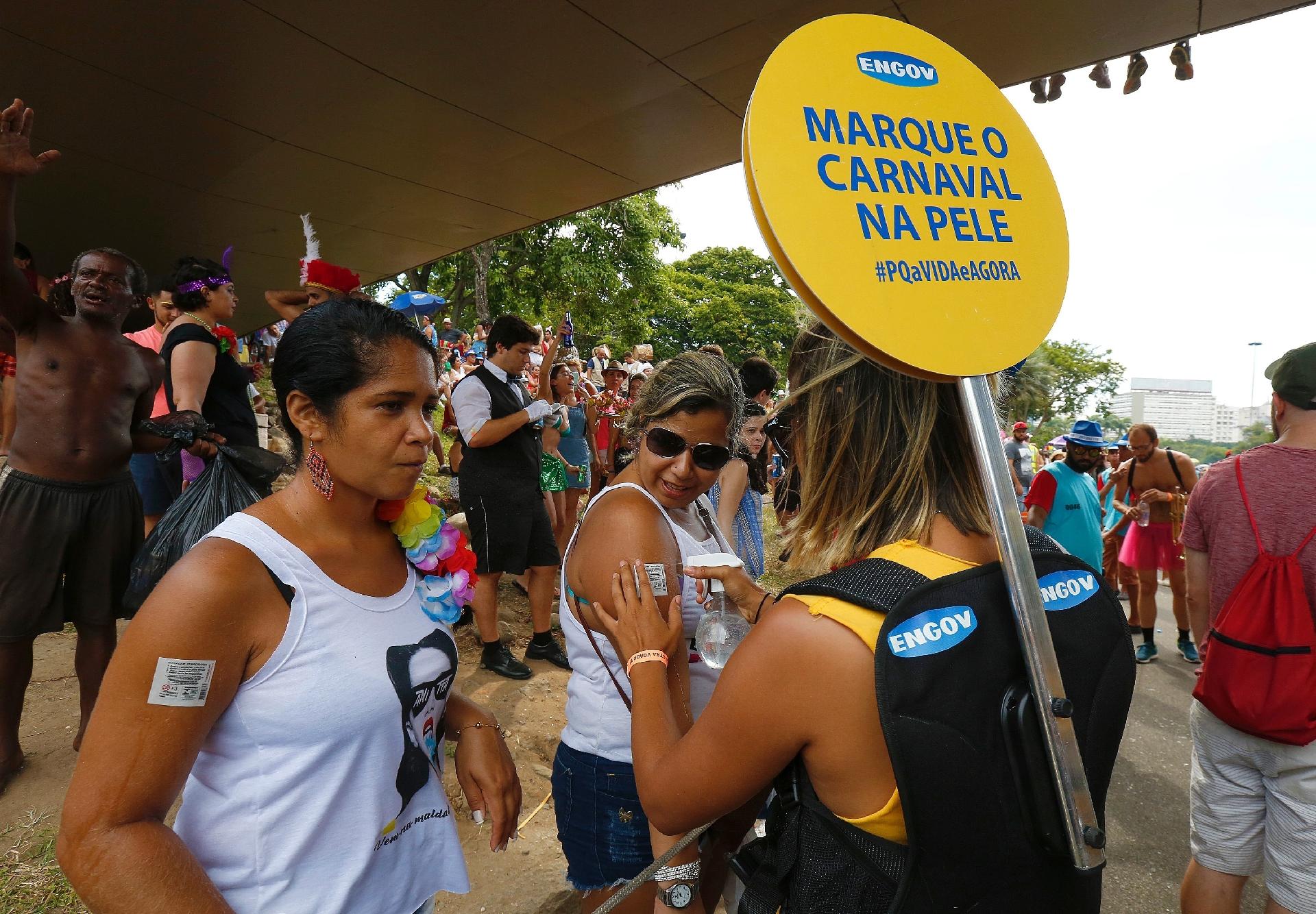 Tatuagens divertiram foliões que brincaram Carnaval nesta terça-feira (28) gorda - Marcelo de Jesus/UOL