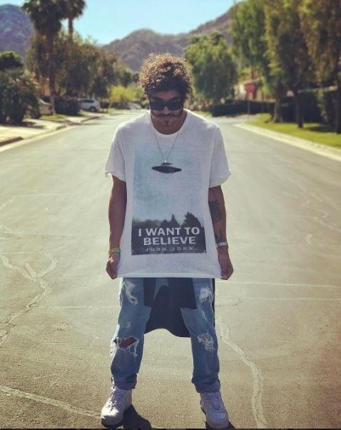 Caio Castro posa em Indio, na Califórnia, onde acontece o Coachella - Reprodução / Intagram