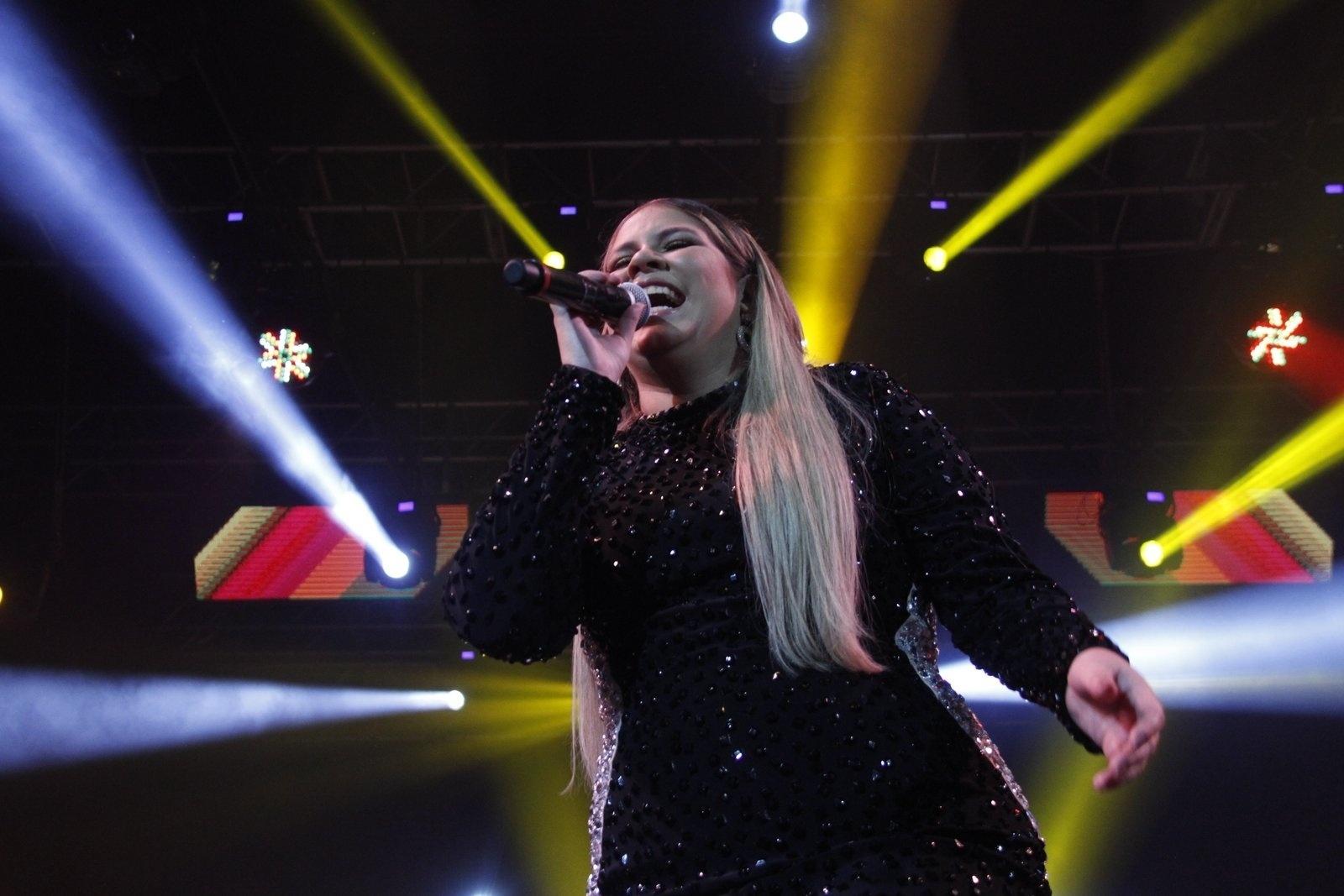 A cantora Marília Mendonça se apresentou no Rio de Janeiro neste sábado em um show com a presença de vários famosos - Marcos Ferreira/Brazil News