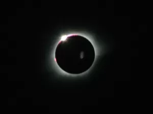 Eclipse solar acontece hoje: saiba que horas começa e onde assistir ao vivo