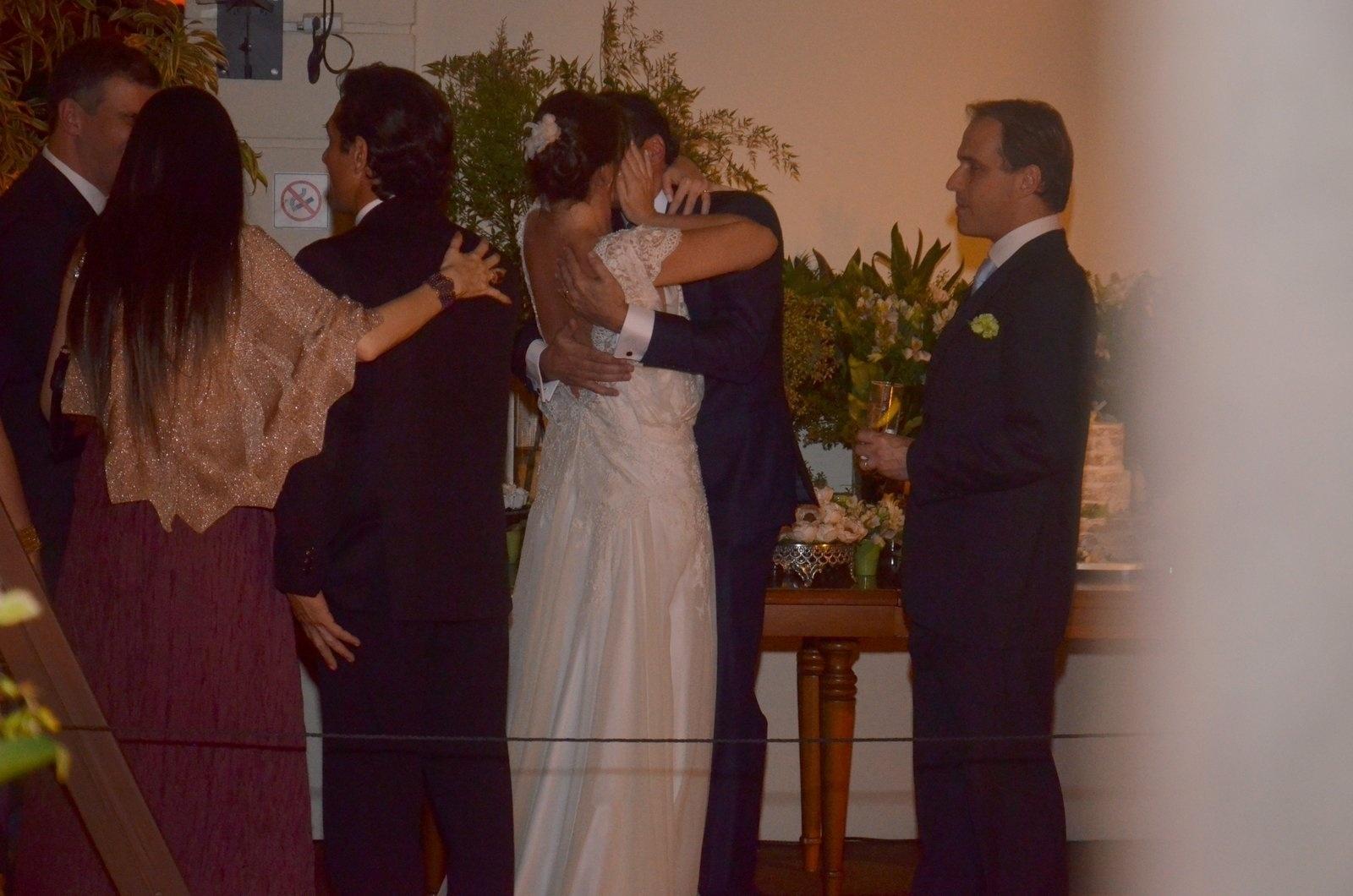 Glenda Kozlowski e o dentista Luis Tepedino se casam em cerimônia no Rio de Janeiro - WEBERT BELICIO E DANIEL DELMIRO / AGNEWS