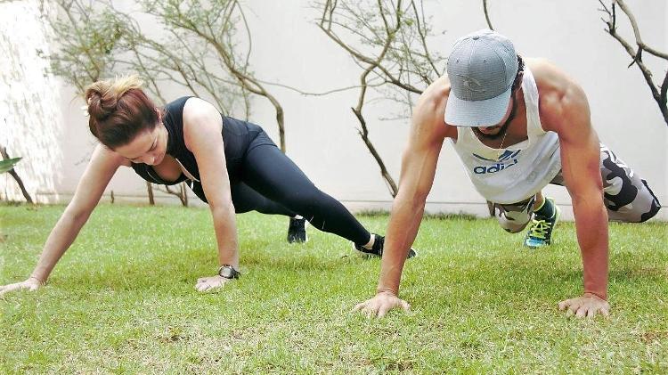 Nubia faz exercícios com o treinador Samuel Trindade; ela diz como se sente realizada com os benefícios da ginástica natural - Richard Pires/Divulgação - Richard Pires/Divulgação