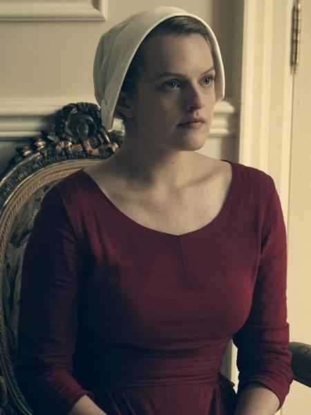 Elisabeth Moss é June em "The Handmaid"s Tale" - Divulgação