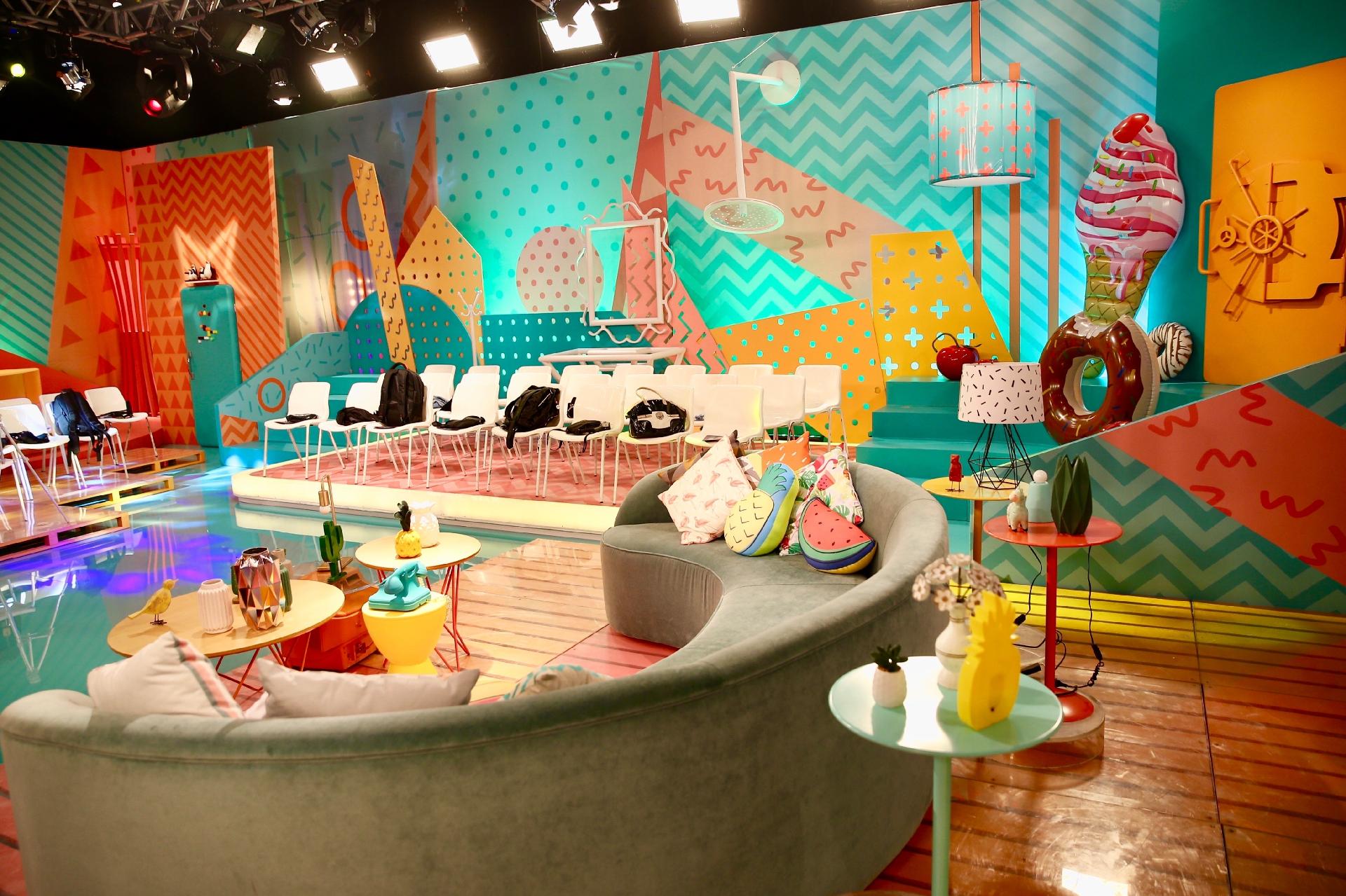 "Não quero proibir ou banir certas pessoas de virem ao programa. Quero que todo mundo sente aqui e tenha um papo legal. Quero que pessoas com opiniões diferentes venham aqui", diz Maisa - Manuela Scarpa e Marcos Ribas/Brazil News