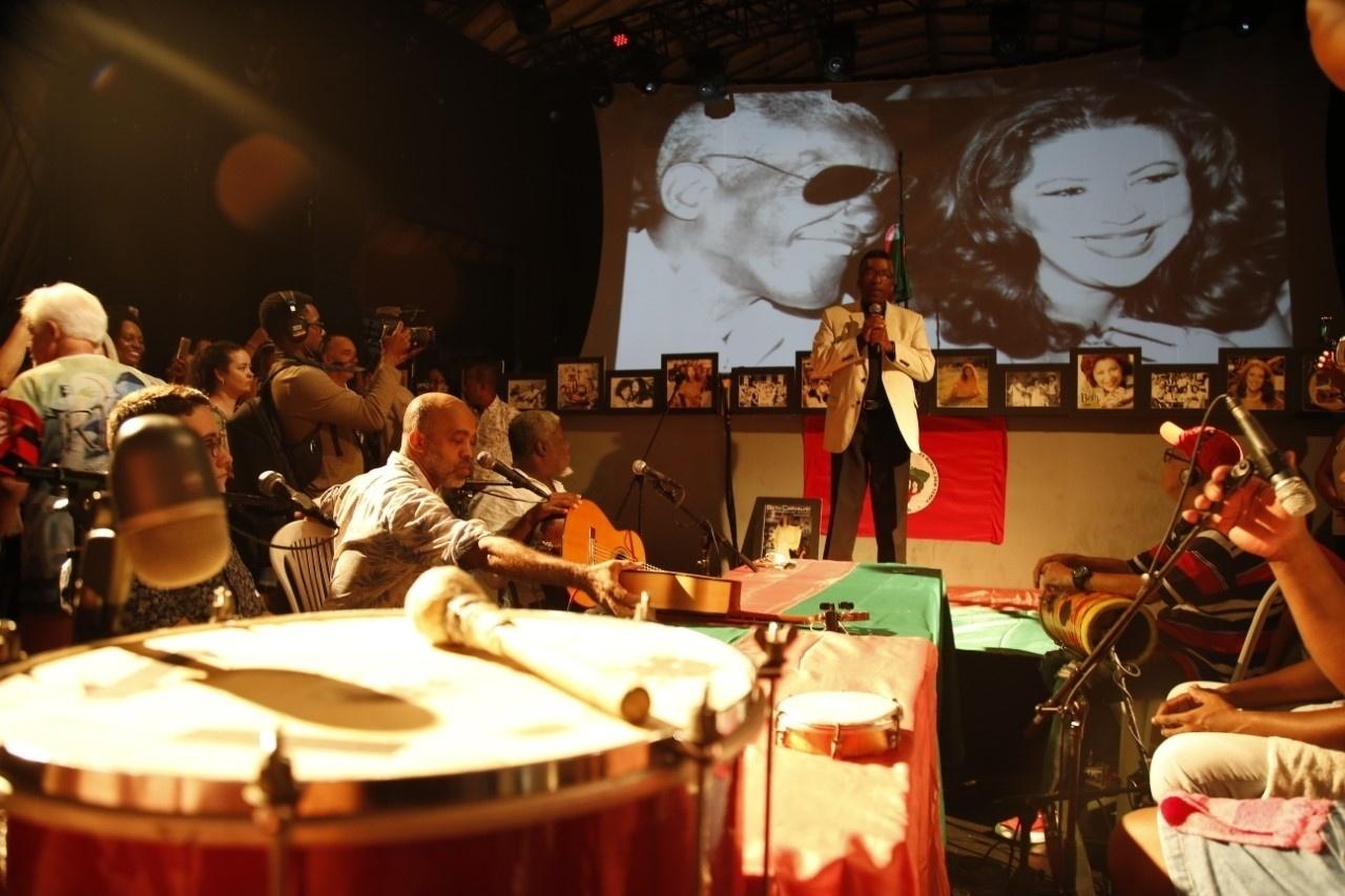 Em vez de missa, Beth Carvalho ganha samba de 7º dia no Circo Voador, no Rio - Júlio César Guimarães/UOL