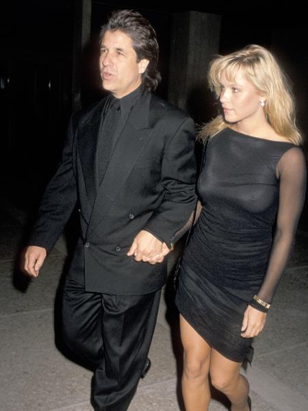 Jon Peters e Pamela Anderson durante o seu primeiro namoro, nos anos 1980 - Ron Galella Collection via Getty
