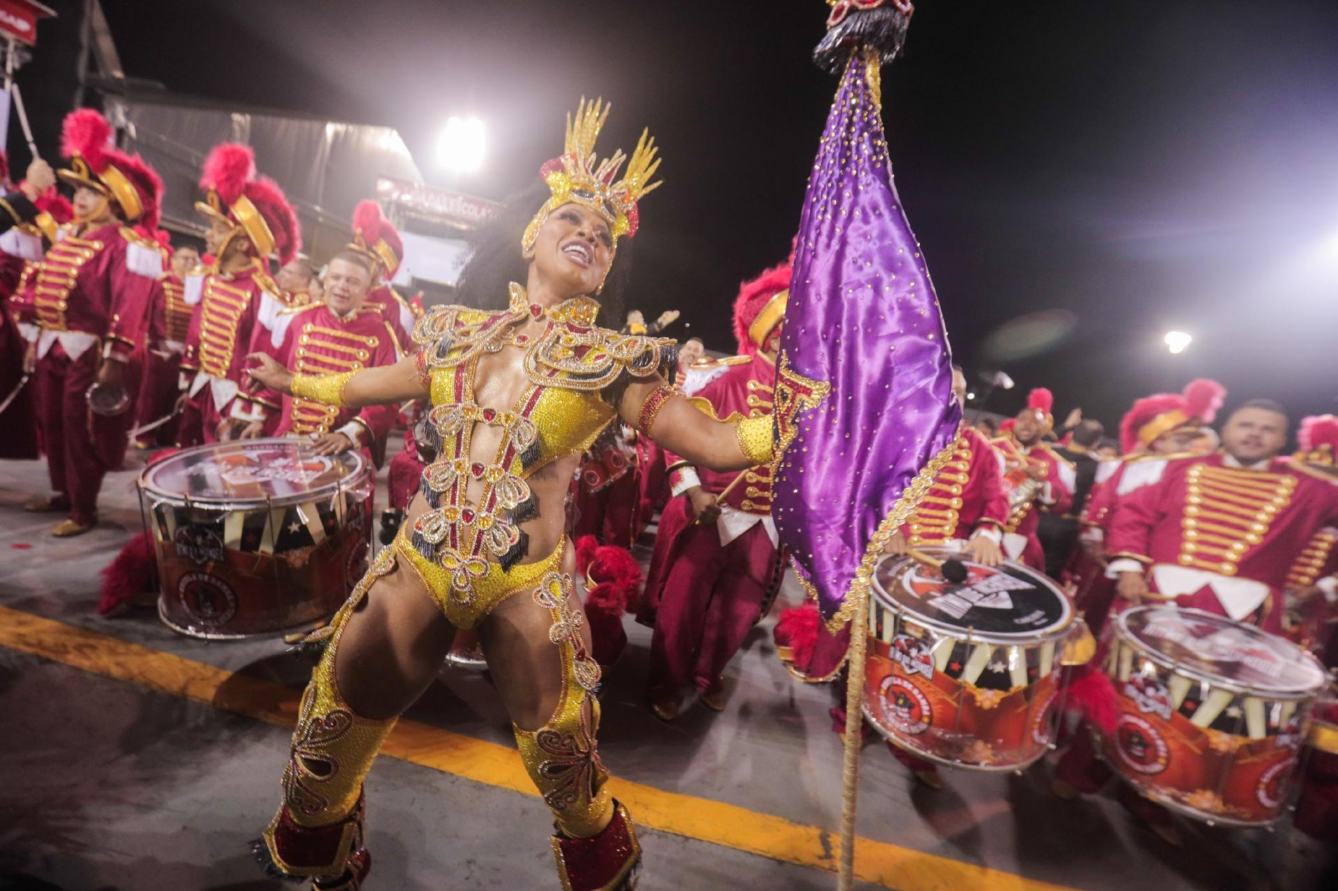 Dragões da Real desfila no Anhembi - Ricardo Matsukawa/UOL