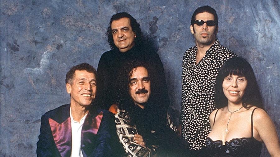 O conjunto musical Novos Baianos: Baby do Brasil, Pepeu Gomes, Moraes Moreira, Paulinho Boca de Cantor e Galvão