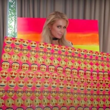 Paris Hilton mostra quadros autorais - Reprodução / Youtube
