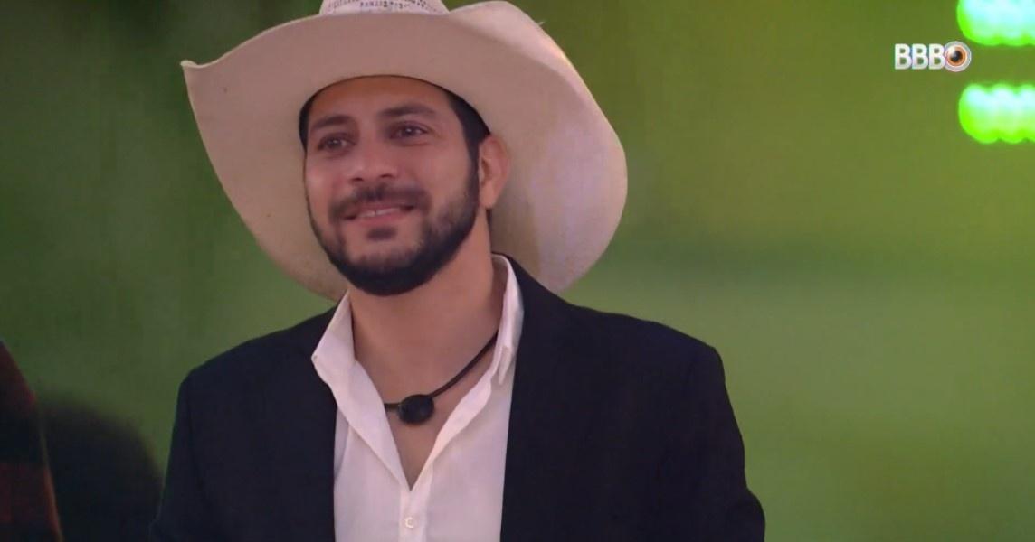 BBB 21: Caio aproveita festa do líder - Reprodução/ Globoplay