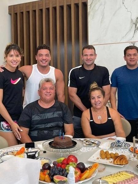 Wesley Safadão reuniu a família para comemorar o aniversário do pai - Reprodução/Instagram