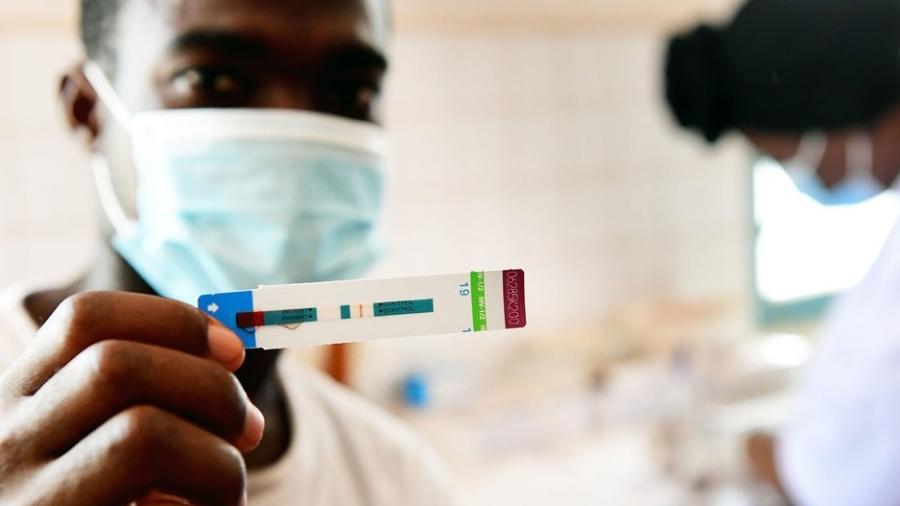 O mundo científico foi capaz de encontrar uma vacina contra a covid-19 em poucos meses, mas contra a aids a pesquisa não teve sucesso, apesar de anos de esforços - Unicef/Frank Dejongh