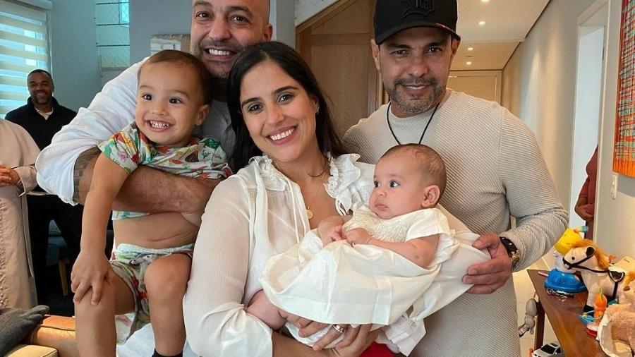 Família Camargo no batizado de Julia - Reprodução/Instagram
