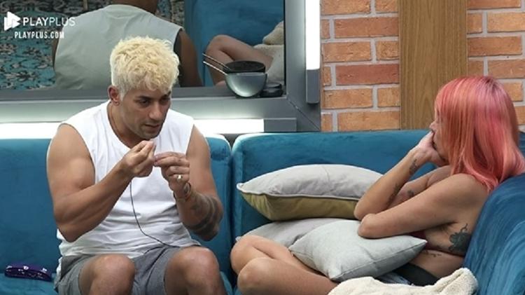 A Fazenda 2021: Tiago explica por que Valentina não pode chamá-lo de irmão - Reprodução/Playplus - Reprodução/Playplus