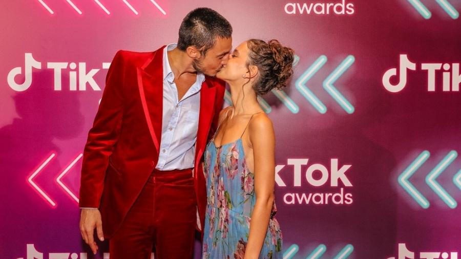 Tiago Iorc e a terapeuta Duda Rodrigues foram juntos ontem ao TikTok Awards - Manuela Scarpa e Thiago Duran/BrazilNews